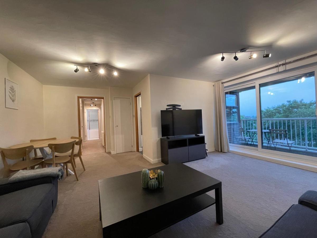 Spacious 2-Bedroom Flat Near Surbiton Station Exterior photo